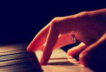 开云体育官网入口-灰熊不敌马刺，罗斯单节狂砍分焕发光彩：篮球场上的激情与奇迹