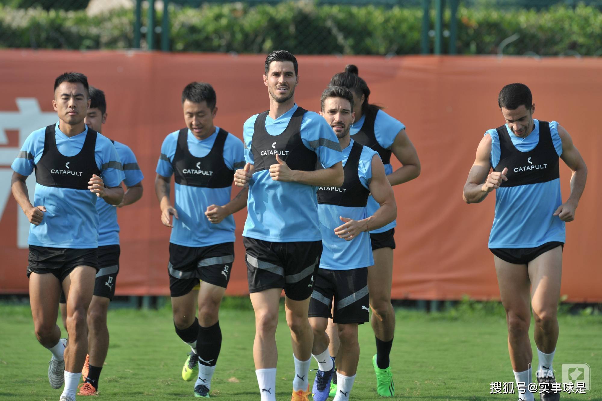 四川九牛中后卫表现出色，助球队守住三分