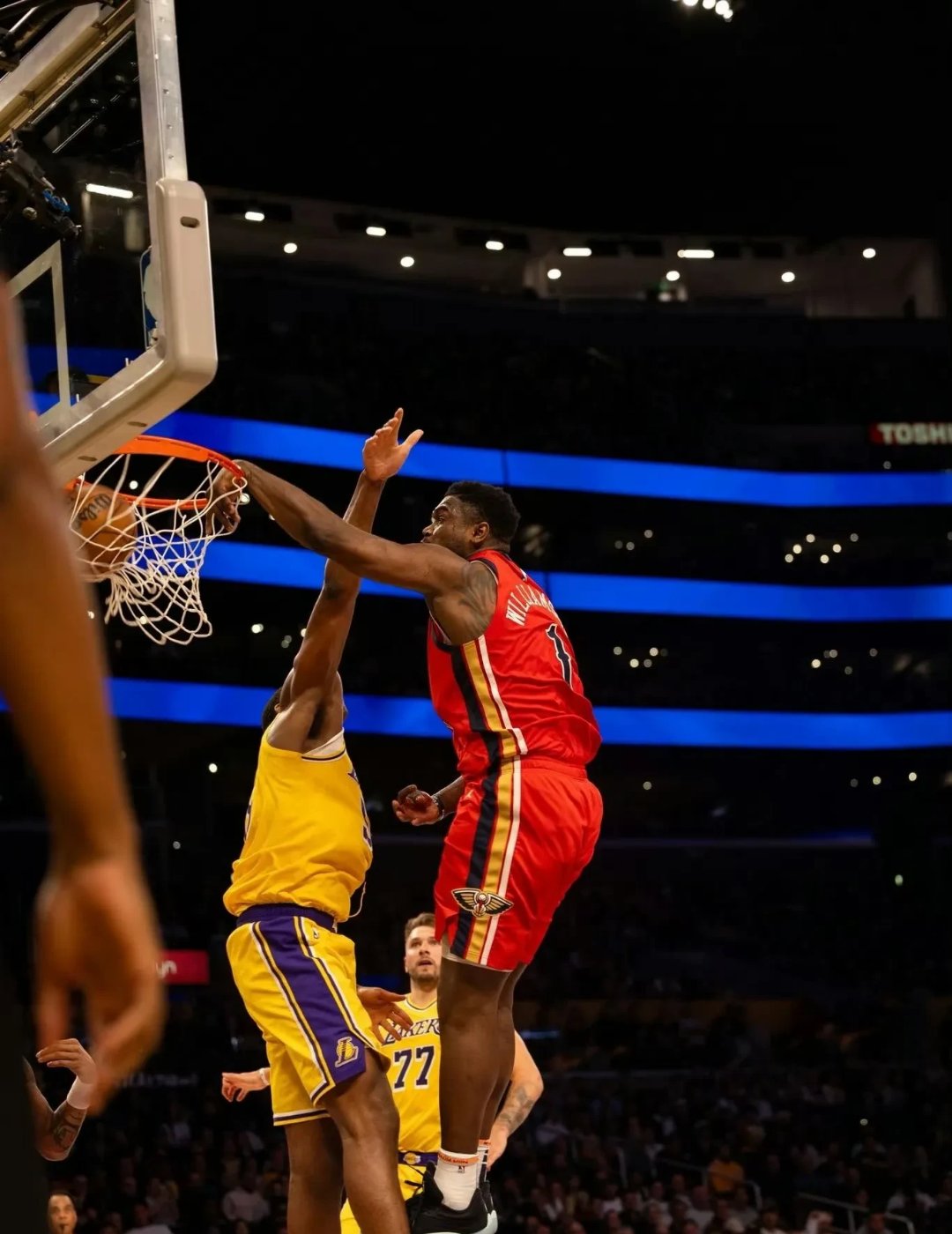 湖人力克鹈鹕，反弹取得连胜