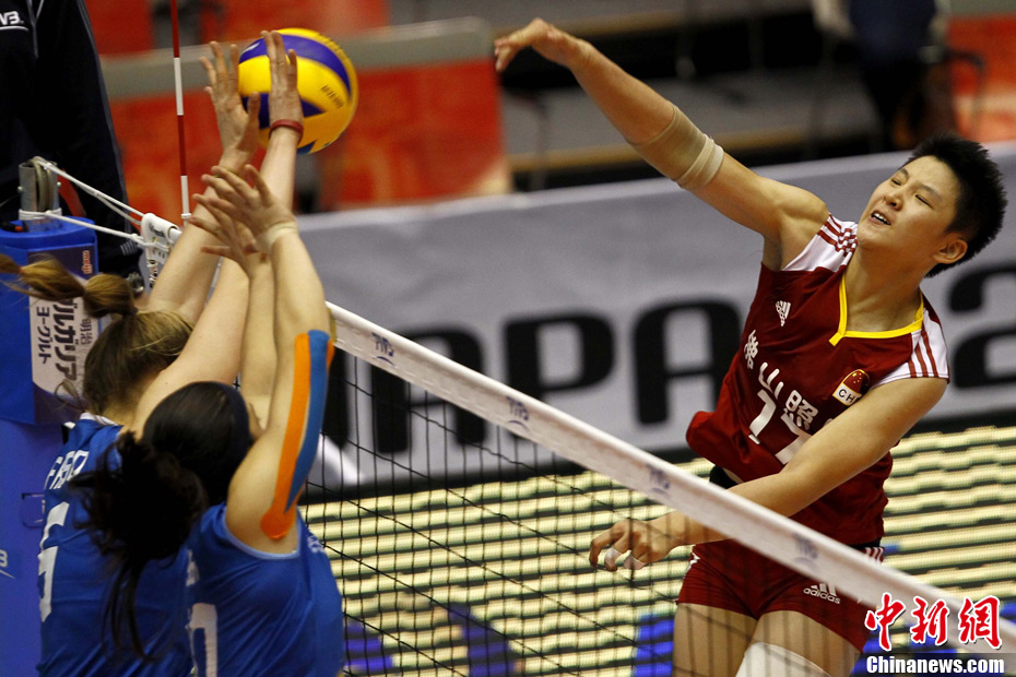 中国男子排球队完胜阿根廷晋级半决赛