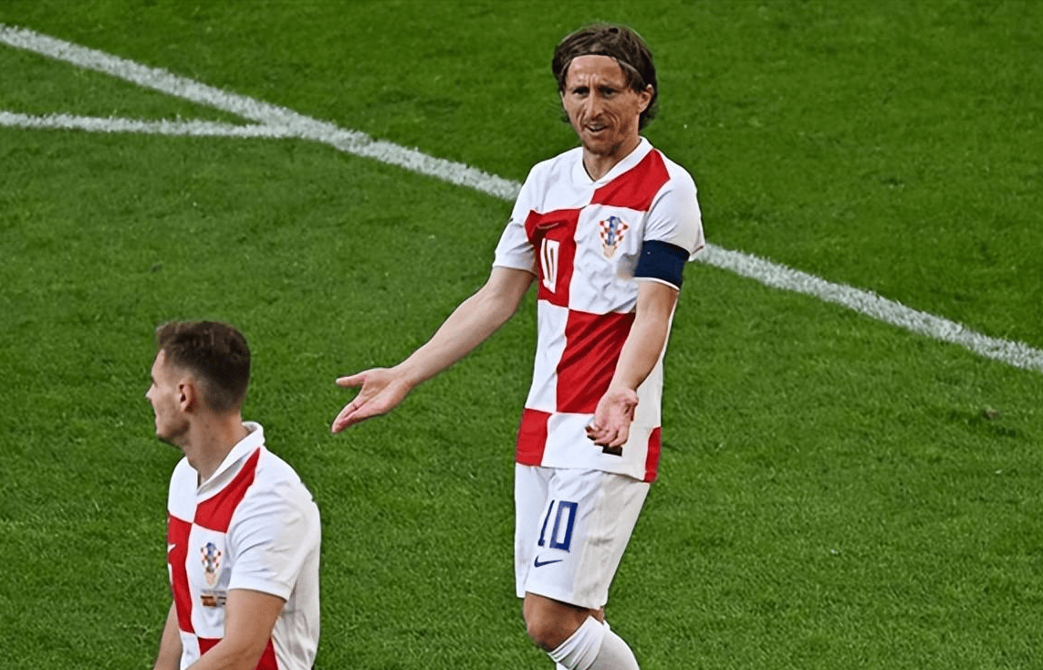 包含英格兰、克罗地亚蛰伏待发，欧洲杯出线青年前景的词条