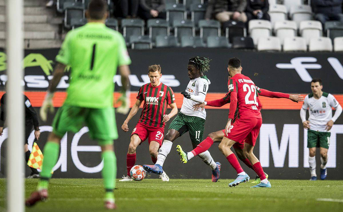 包含拜仁慕尼黑外援回归首发阵容，对球队实力有所提升的词条