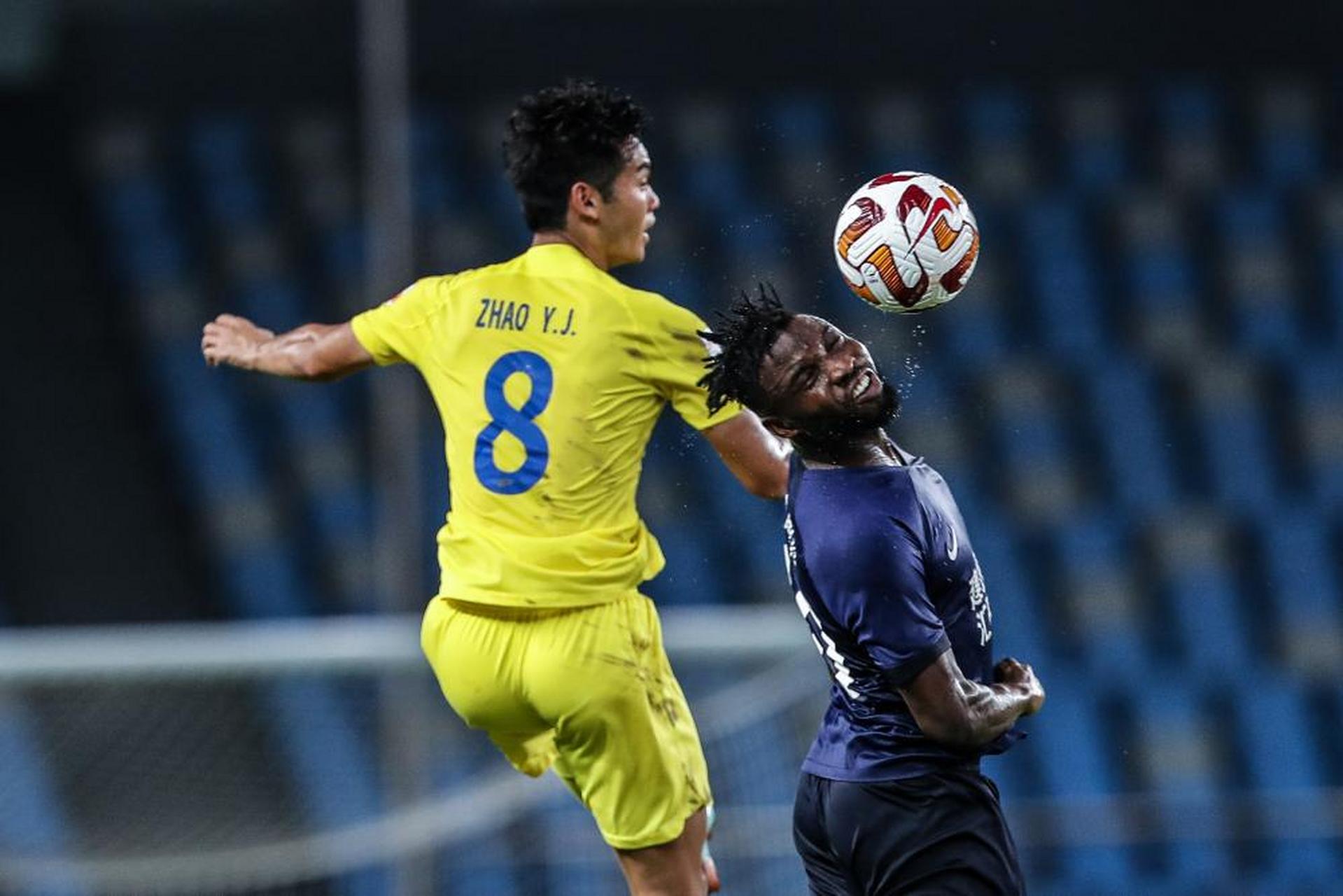 足球赛事呈现激动人心的场面