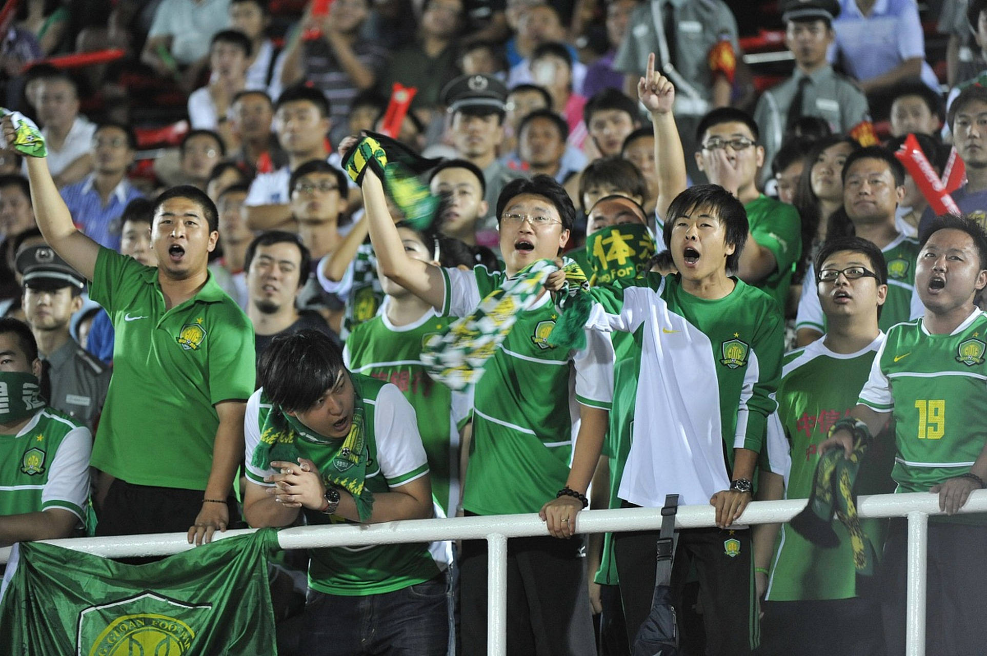 瓦朗谢纳战平对手，展现出色斗志的简单介绍