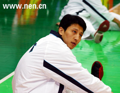 双方磨刀霍霍，比赛来临引发热议的简单介绍