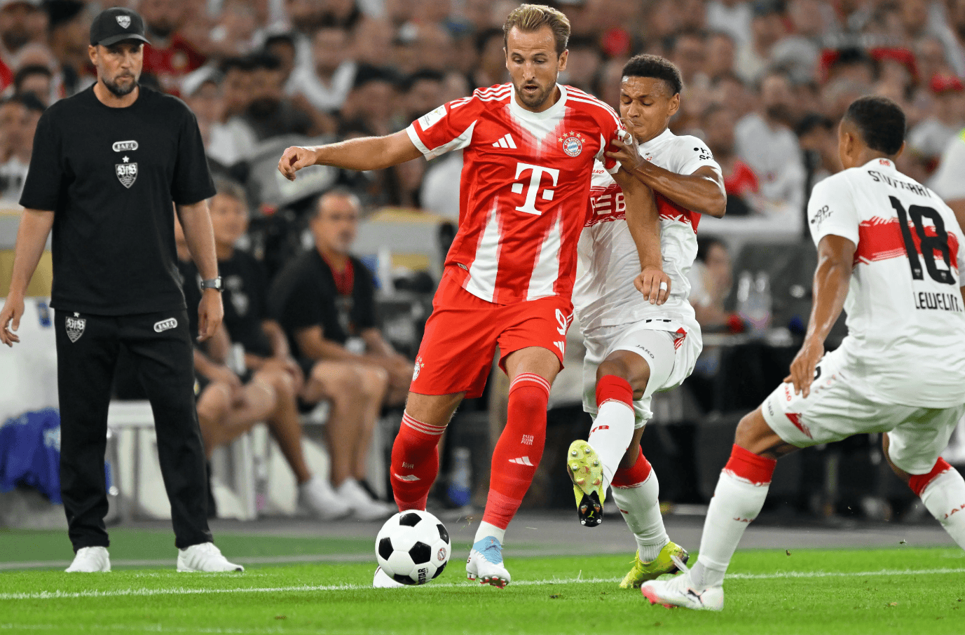 拜仁慕尼黑球队合练新战术，备战强敌对抗的简单介绍